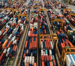 Шанхай зберіг статус найбільш завантаженого контейнерного порту в світі