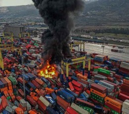 Через землетрус у Туреччині почалася пожежа на території порту Іскендерун