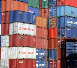 Вартість контейнерних перевезень падає в міру зниження споживчих витрат