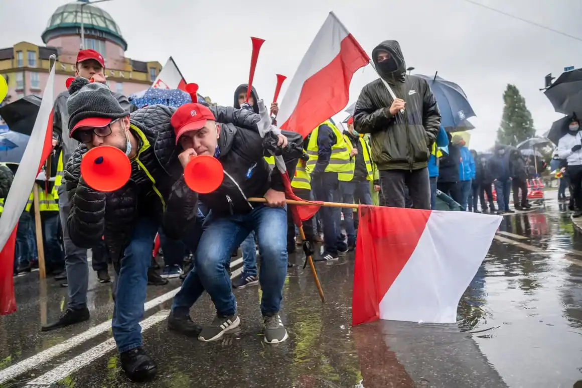 The blockade of the Polish border will last another 2 months: how will this affect